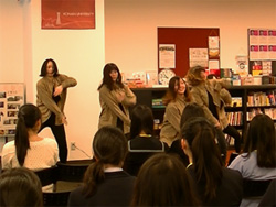 開会演技